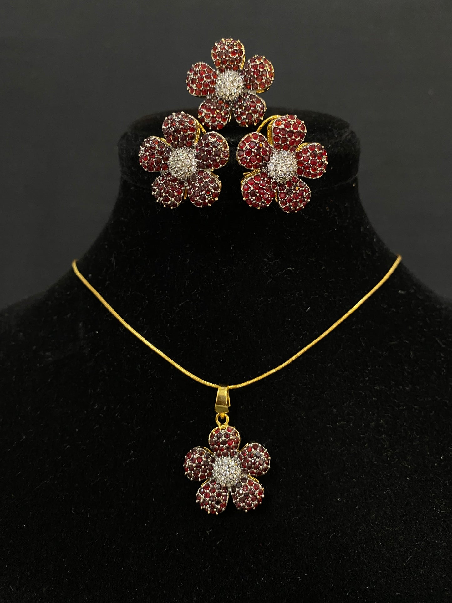 Scarlet Bloom Locket Set