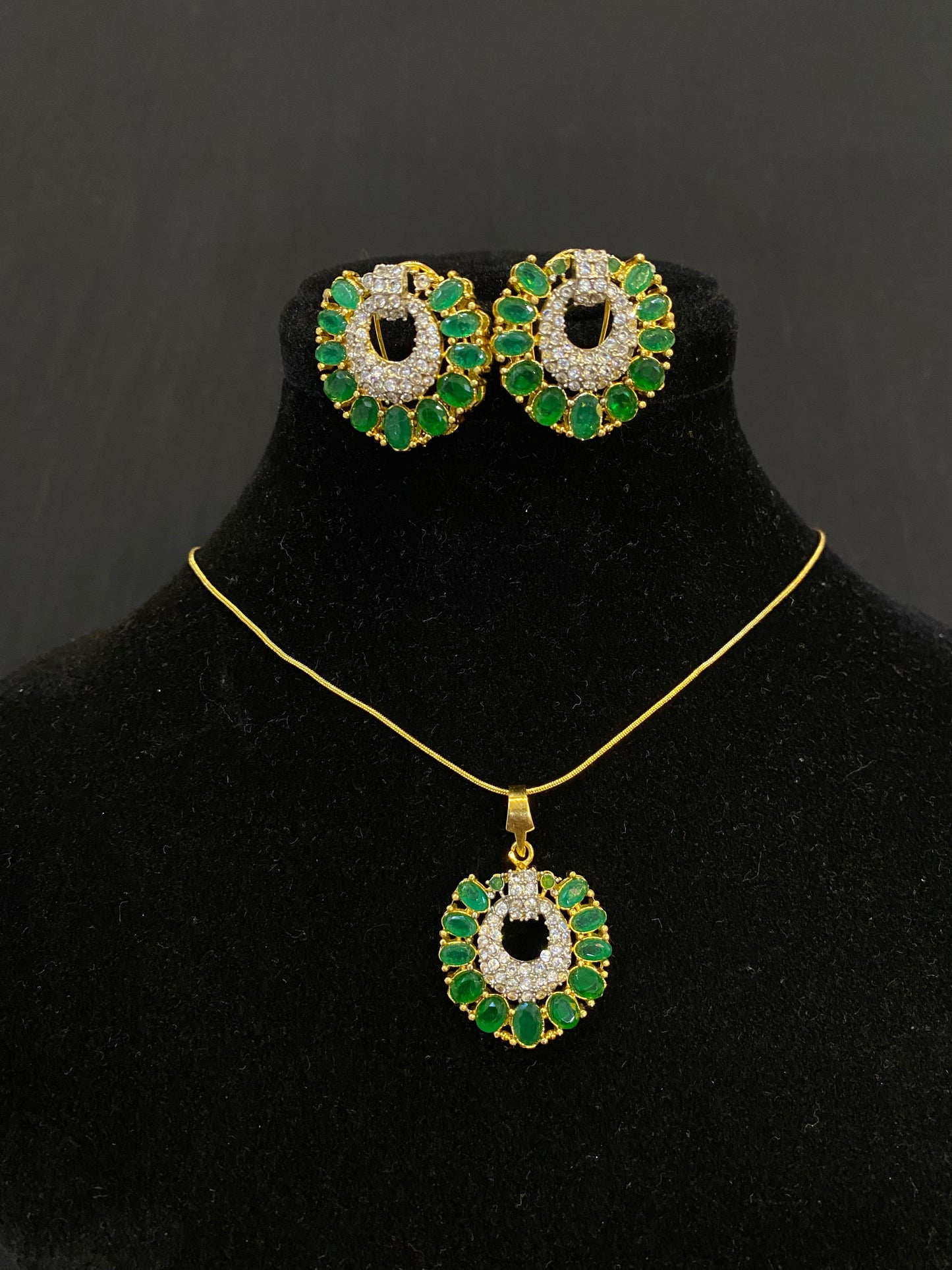 Emerald Radiance Locket Set