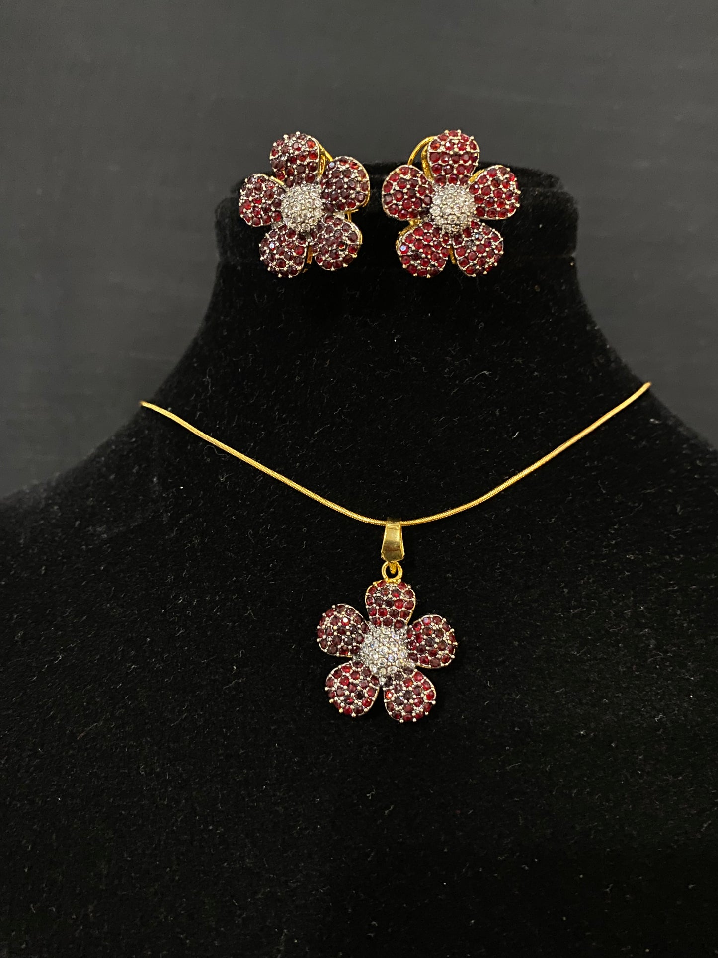 Scarlet Bloom Locket Set