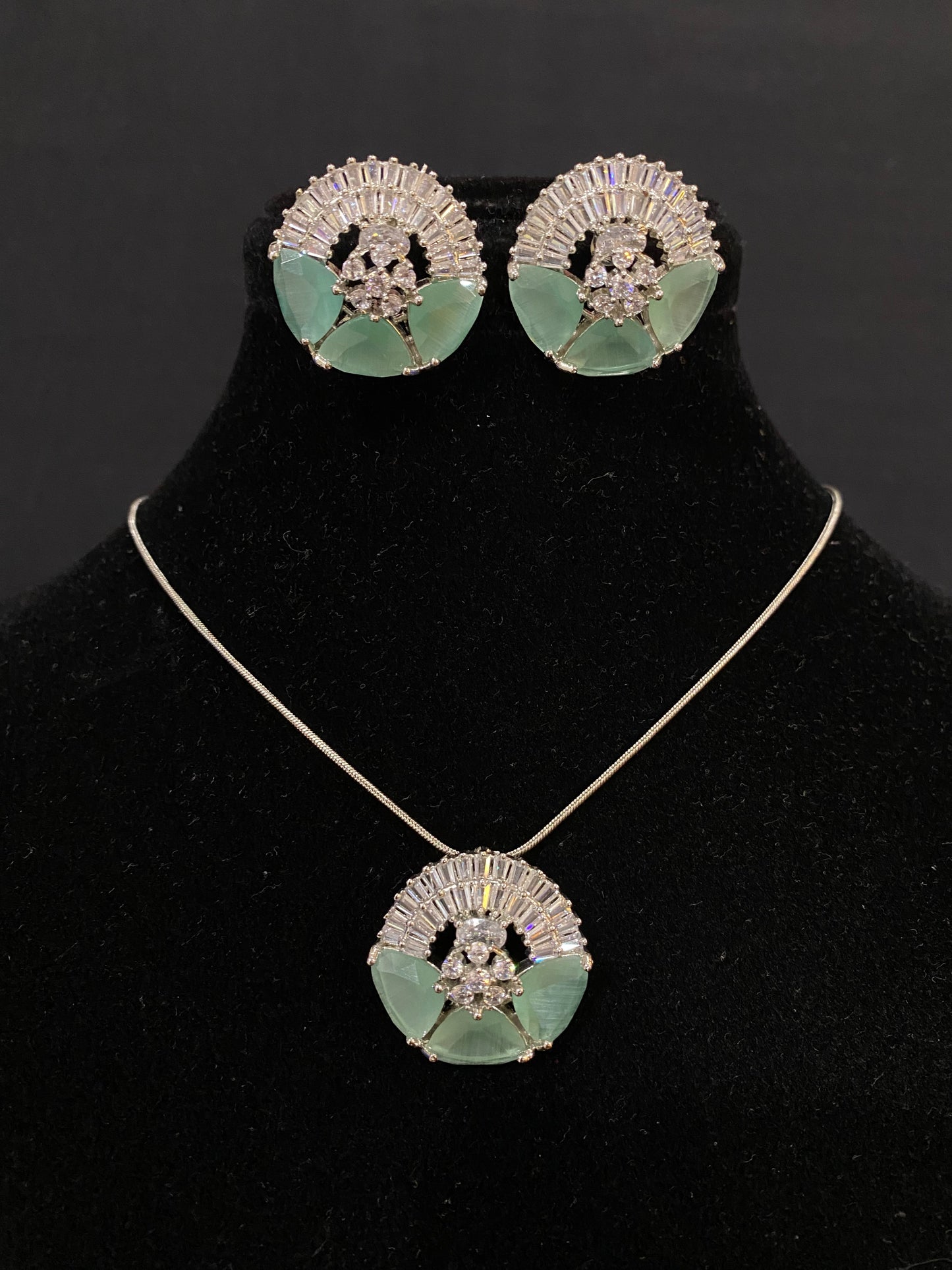 Glacier Green Locket Set