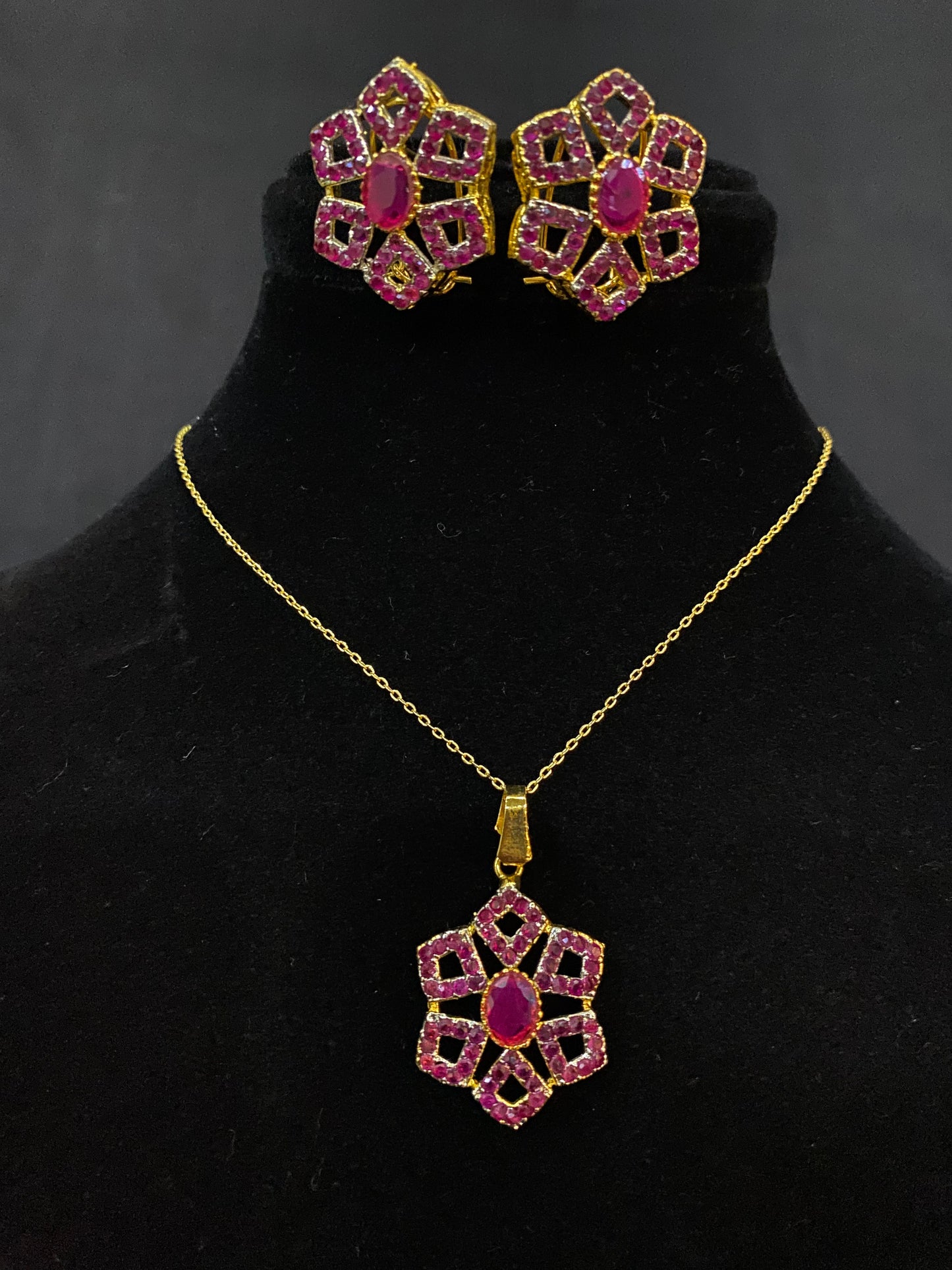 Floral Ruby-Inspired Locket Set