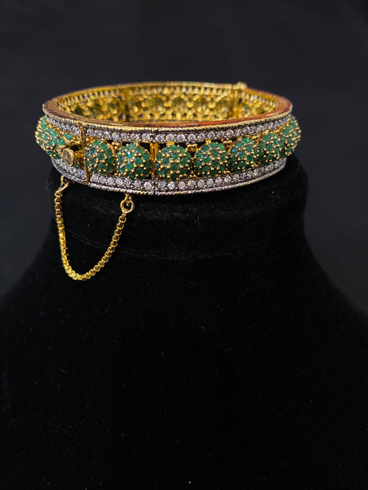 Emerald Majesty Kundan Bangle